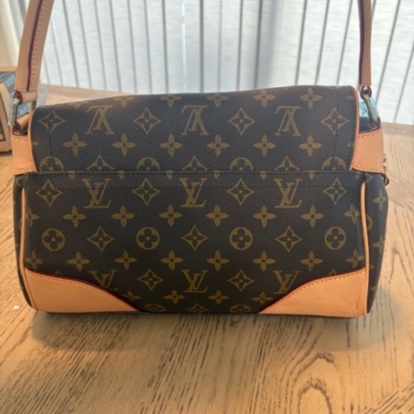 Louis Vuitton - Picture 8 of 10